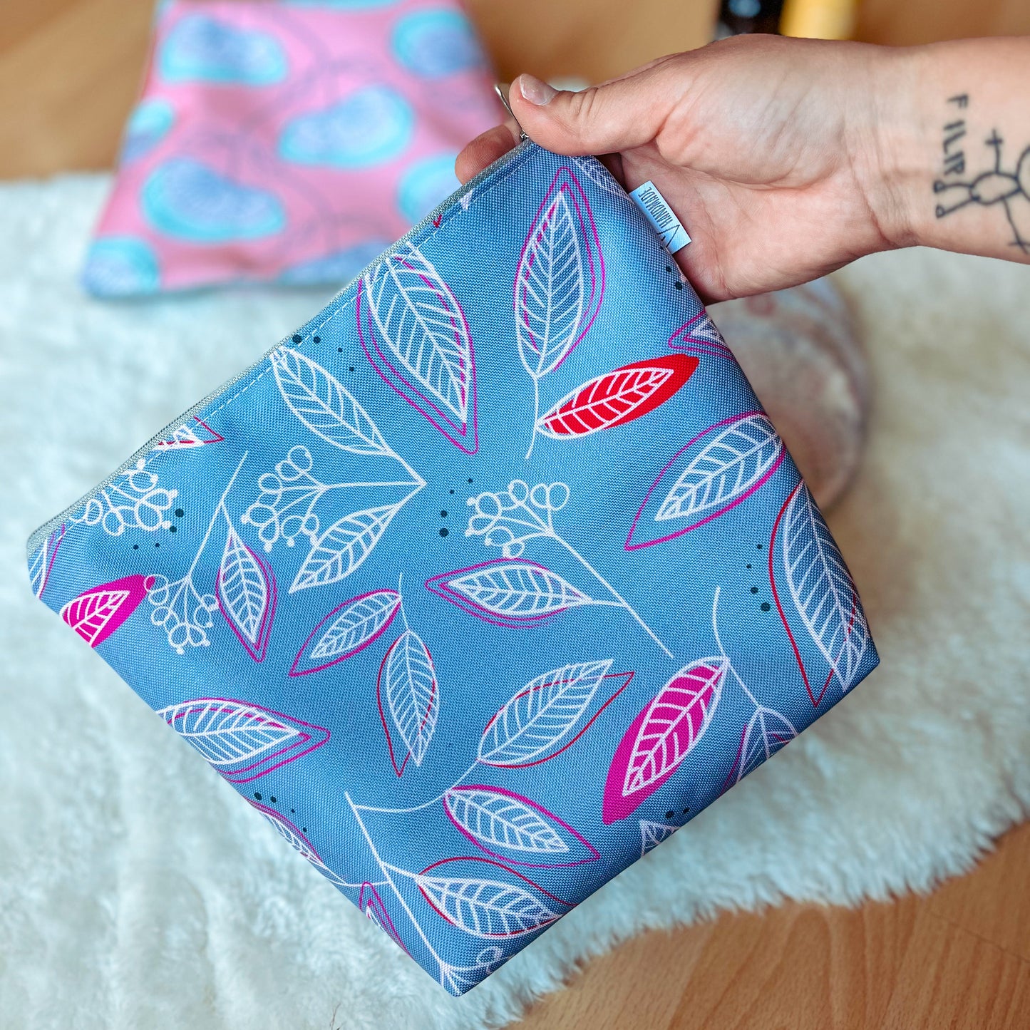 Nepremočljiva toaletka KiliMina za menstrualne hlačke in kozmetiko