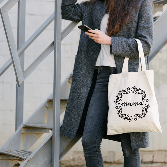 Bombažna nakupovalna vrečka z napisom MAMA – ročno izdelana v Sloveniji | KiliMina HandMade