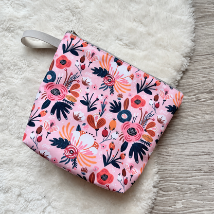 Nepremočljiva toaletka za menstrualne hlačke in kozmetiko – praktična za vsak dan in potovanja | KiliMina HandMade